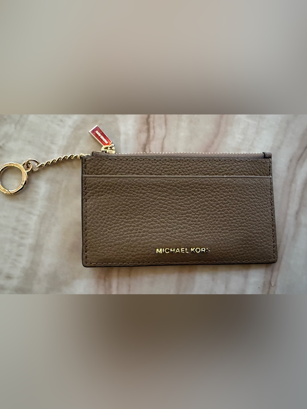NWOT MICHAEL KORS TAUPE PEBBLED LEATHER CARD CASE WITH GOLD HARDWARE 🤩